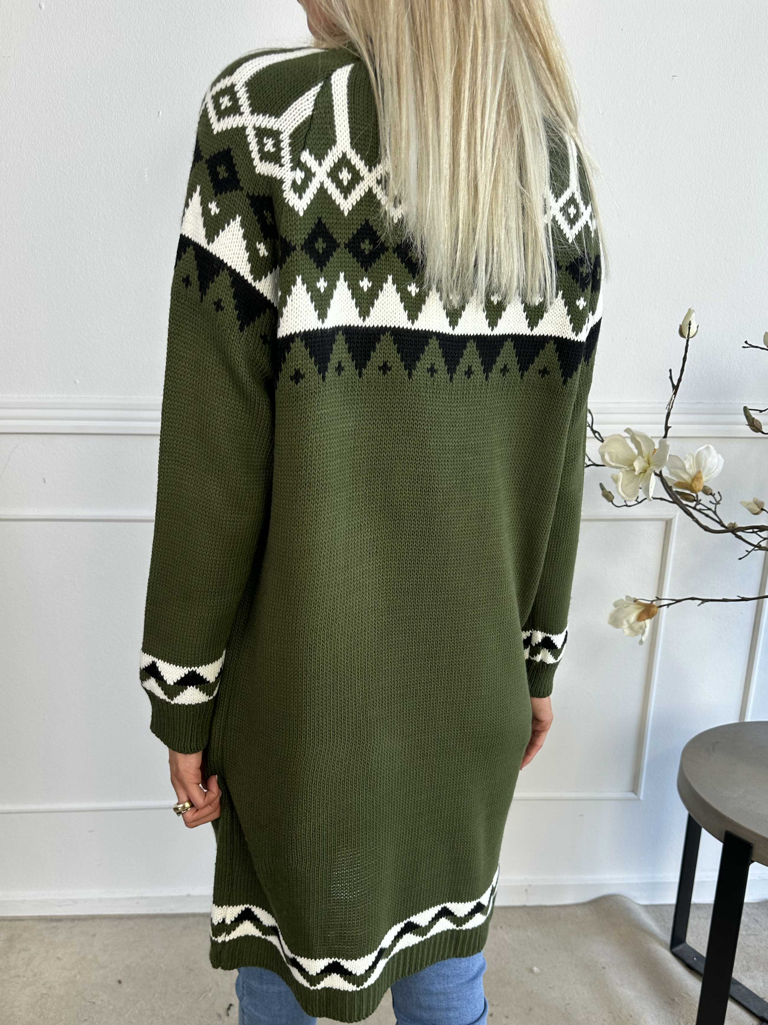 Viola - Strikkjole med flerfarvet mønster